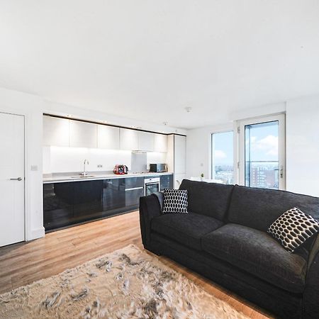 Luxury Apartment With Stunning Views On 10Th Floor Edgware Екстериор снимка