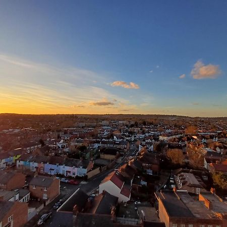 Luxury Apartment With Stunning Views On 10Th Floor Edgware Екстериор снимка
