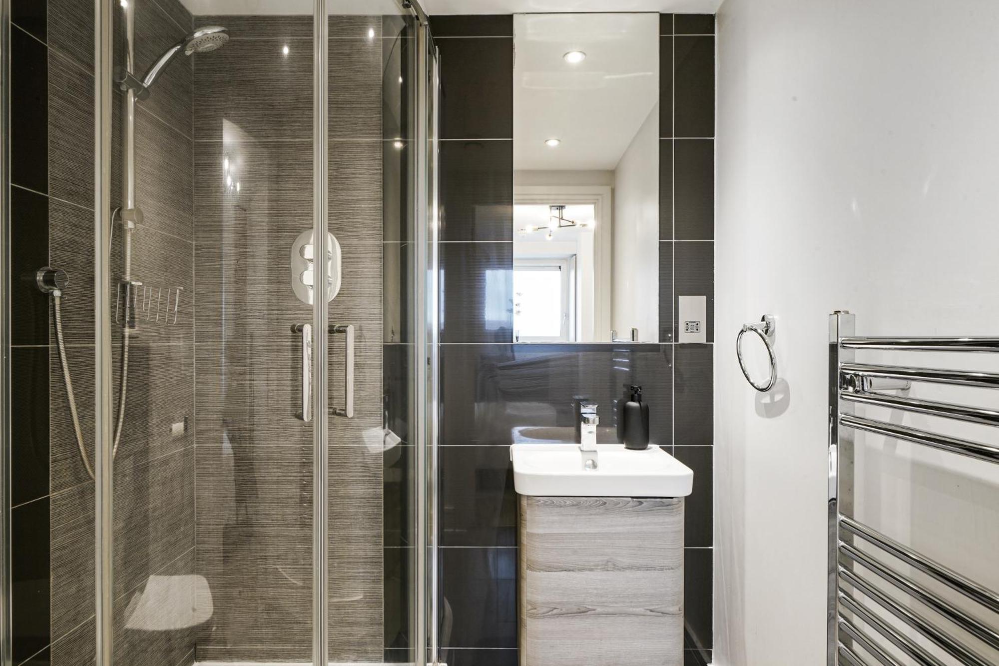 Luxury Apartment With Stunning Views On 10Th Floor Edgware Екстериор снимка