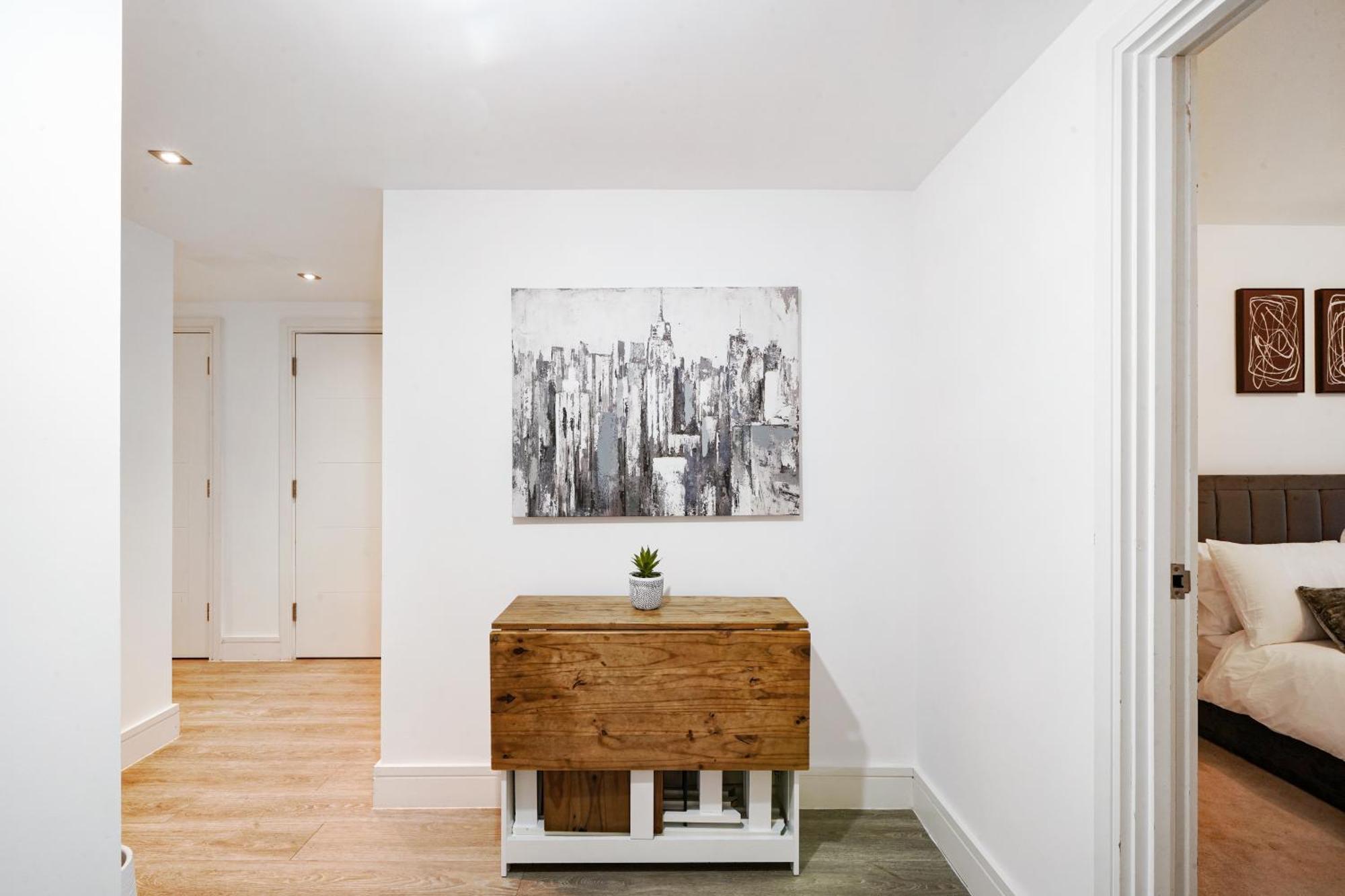 Luxury Apartment With Stunning Views On 10Th Floor Edgware Екстериор снимка