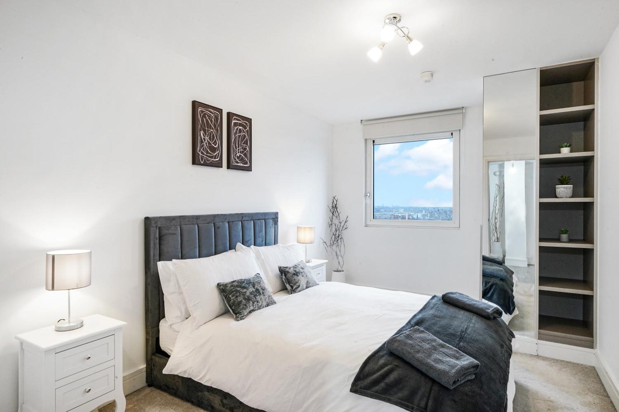Luxury Apartment With Stunning Views On 10Th Floor Edgware Екстериор снимка
