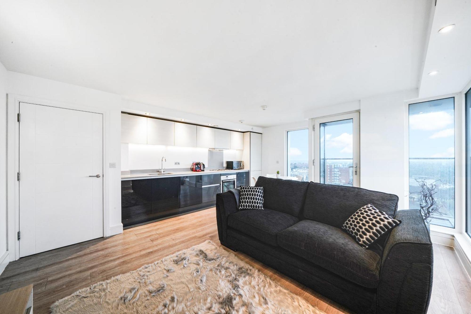 Luxury Apartment With Stunning Views On 10Th Floor Edgware Екстериор снимка