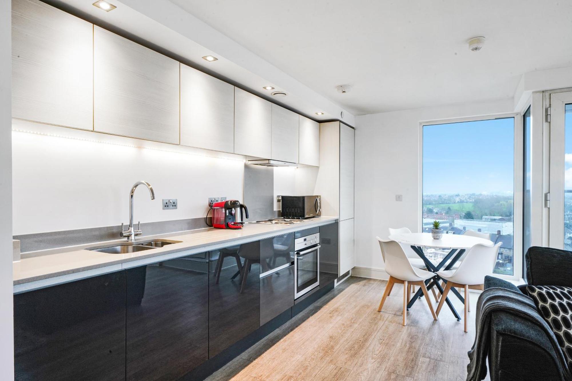 Luxury Apartment With Stunning Views On 10Th Floor Edgware Екстериор снимка
