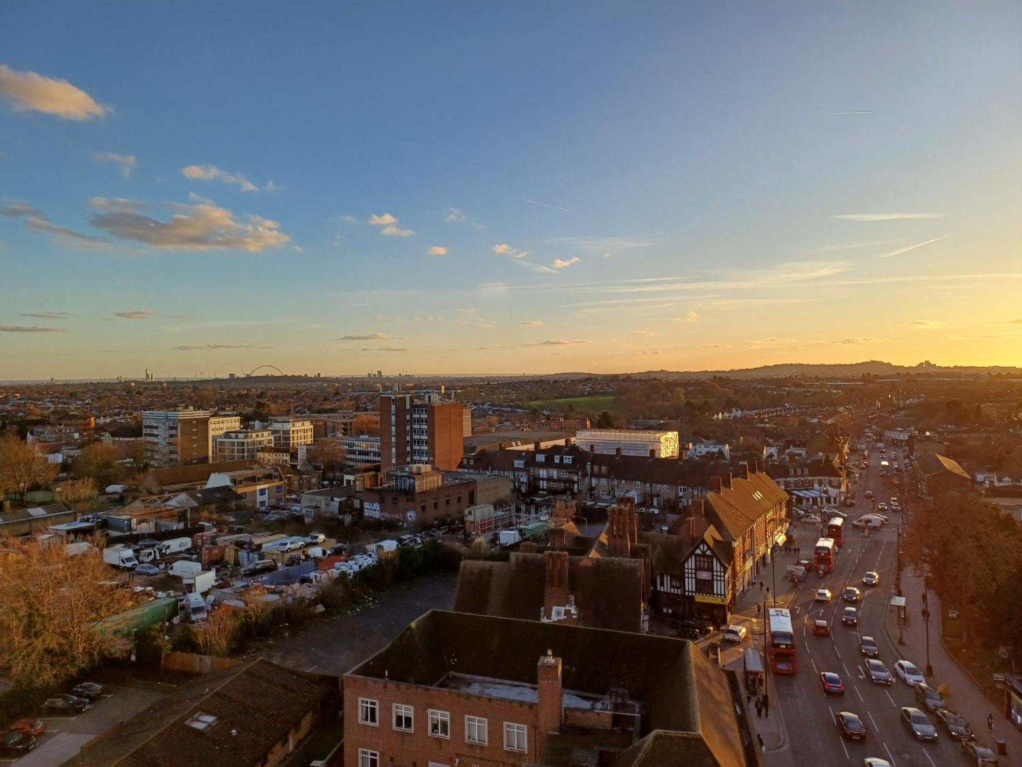 Luxury Apartment With Stunning Views On 10Th Floor Edgware Екстериор снимка